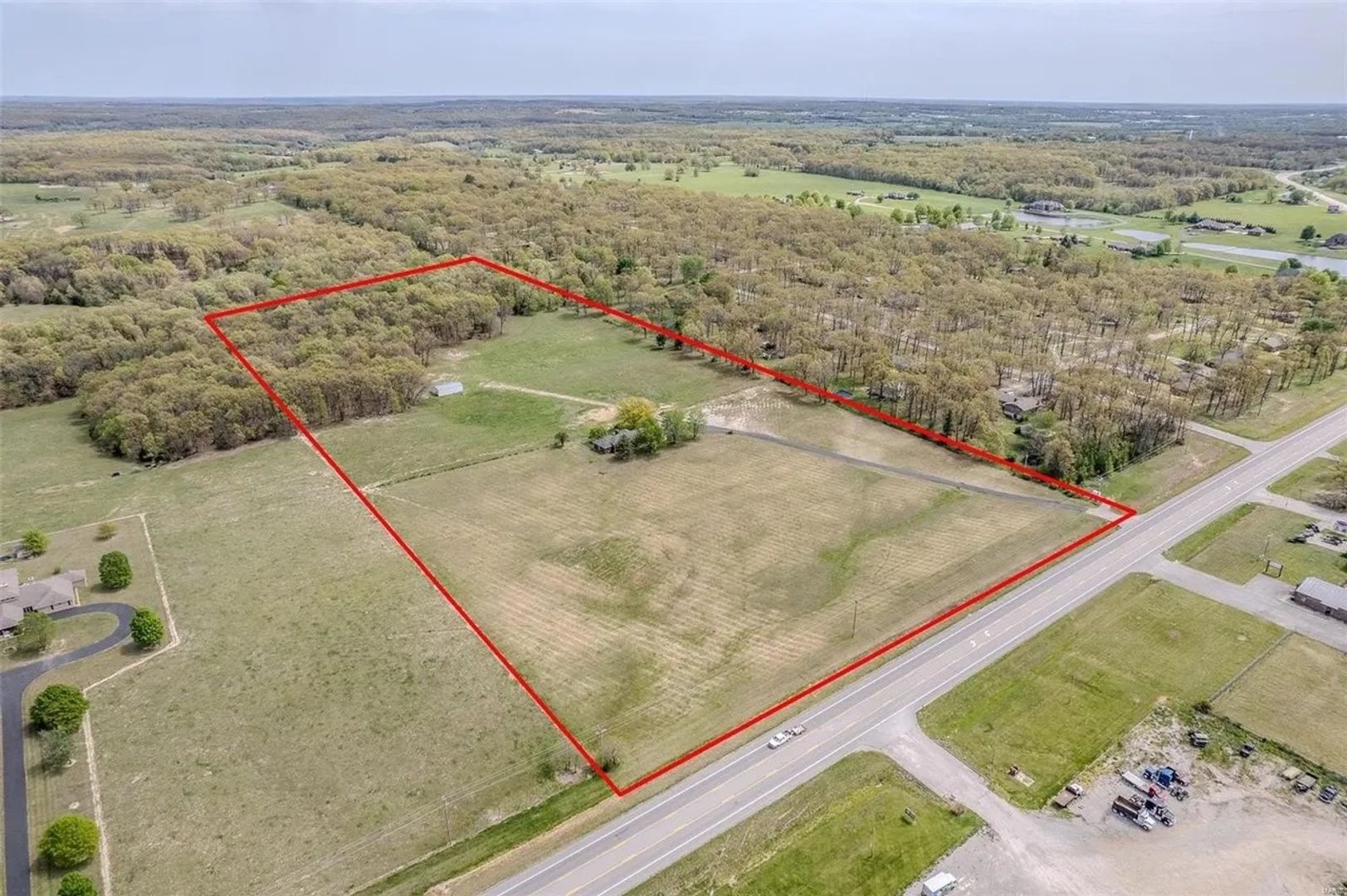Lebanon House: 27018 N Hwy 5