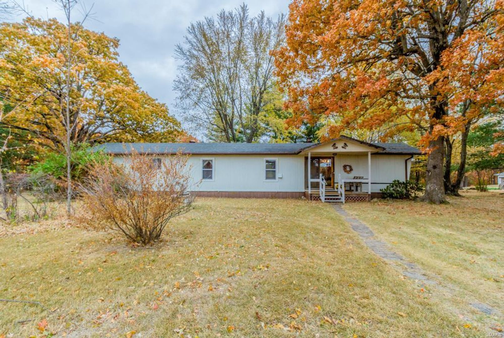 Lebanon House: 20303 Dove Road