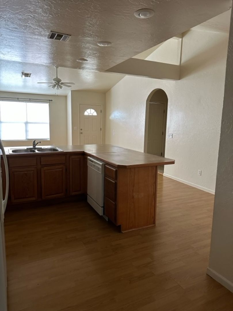 Lebanon House: 2090 Audrey