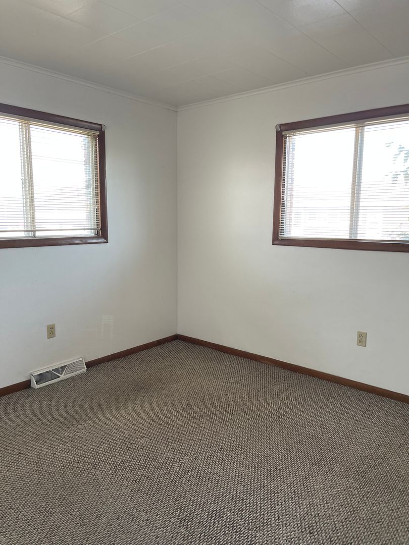 Lebanon Apartment: 229 S. Washington