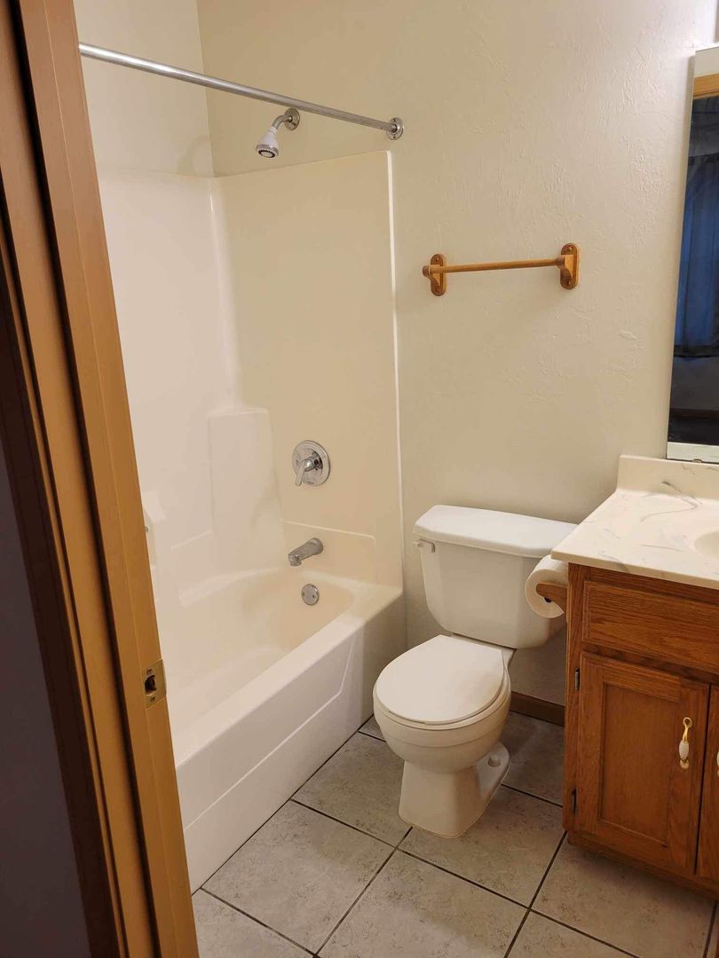 Lebanon House: 1226 Lake Drive