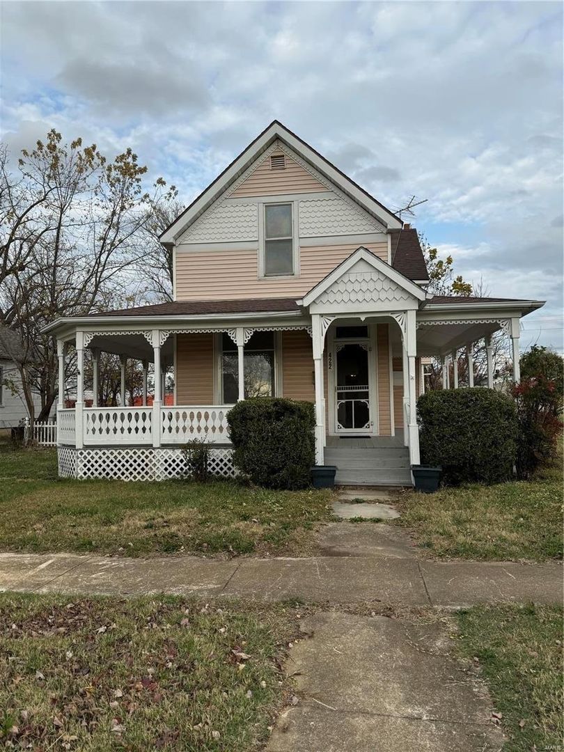 Lebanon House: 422 N Madison