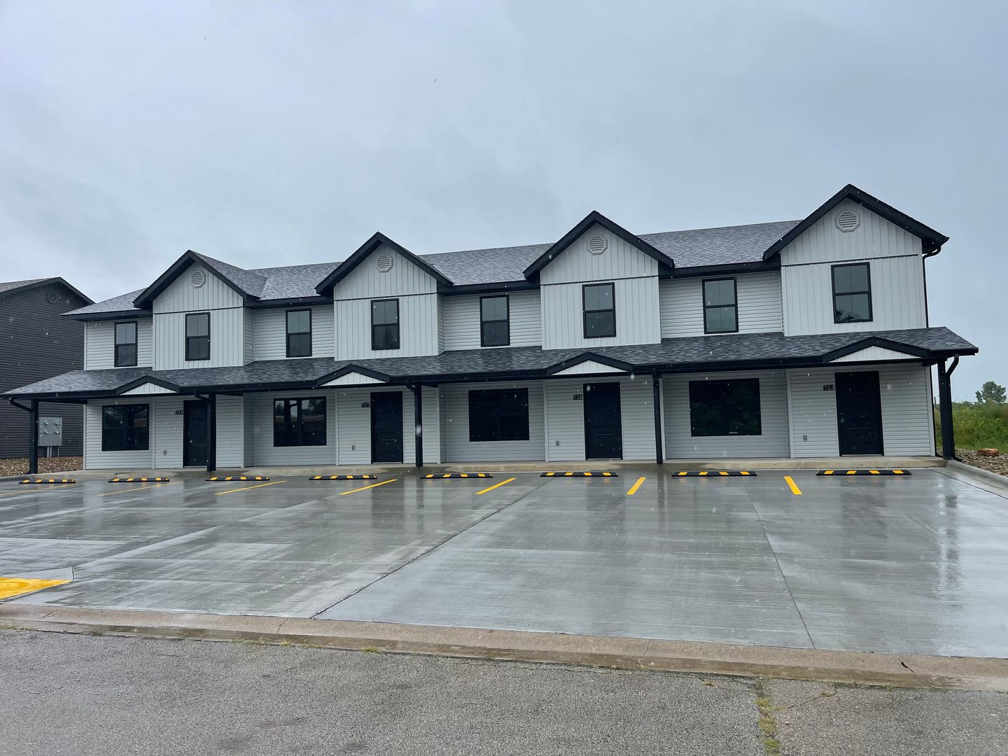 Lebanon Townhome: 743 Howard Dr