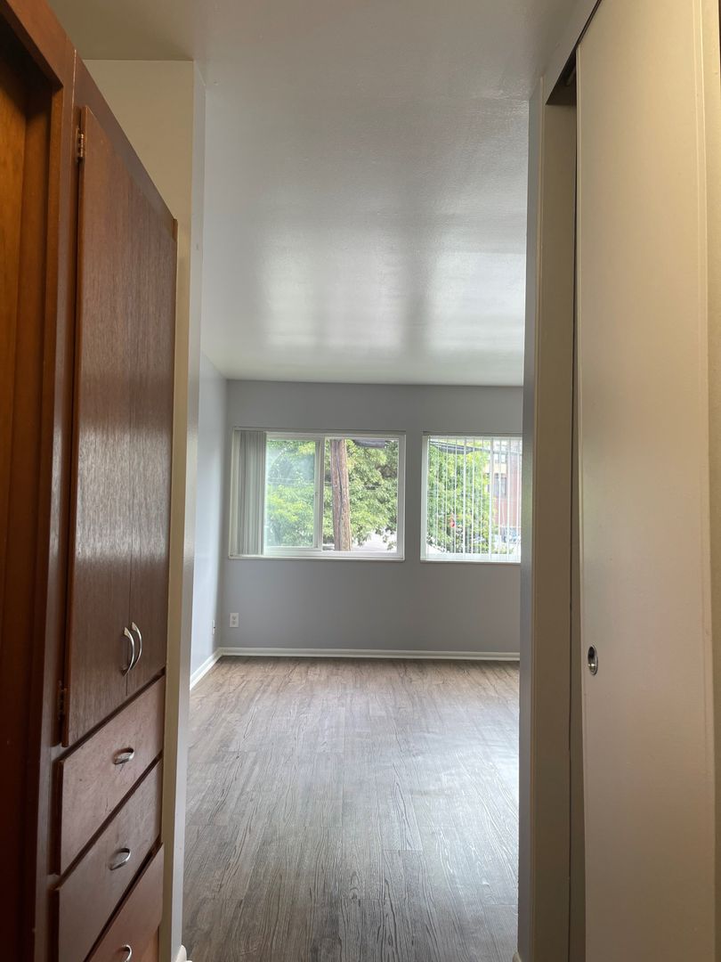Seattle Apartment: 1717 Bellevue Ave.