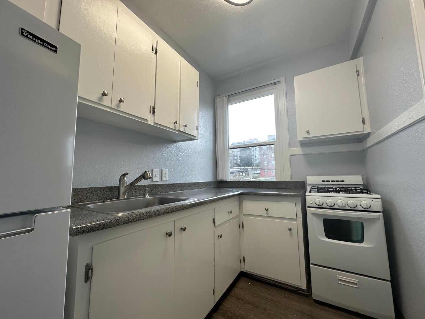 Seattle Apartment: 205 Summit Ave E