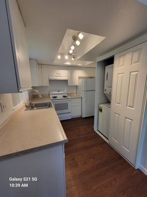 Spacious Modern: 2 - Bedroom 1 - Bath Retreat Await your Arrival! ⚜Look & Lease Specials ⚜ – photo 1