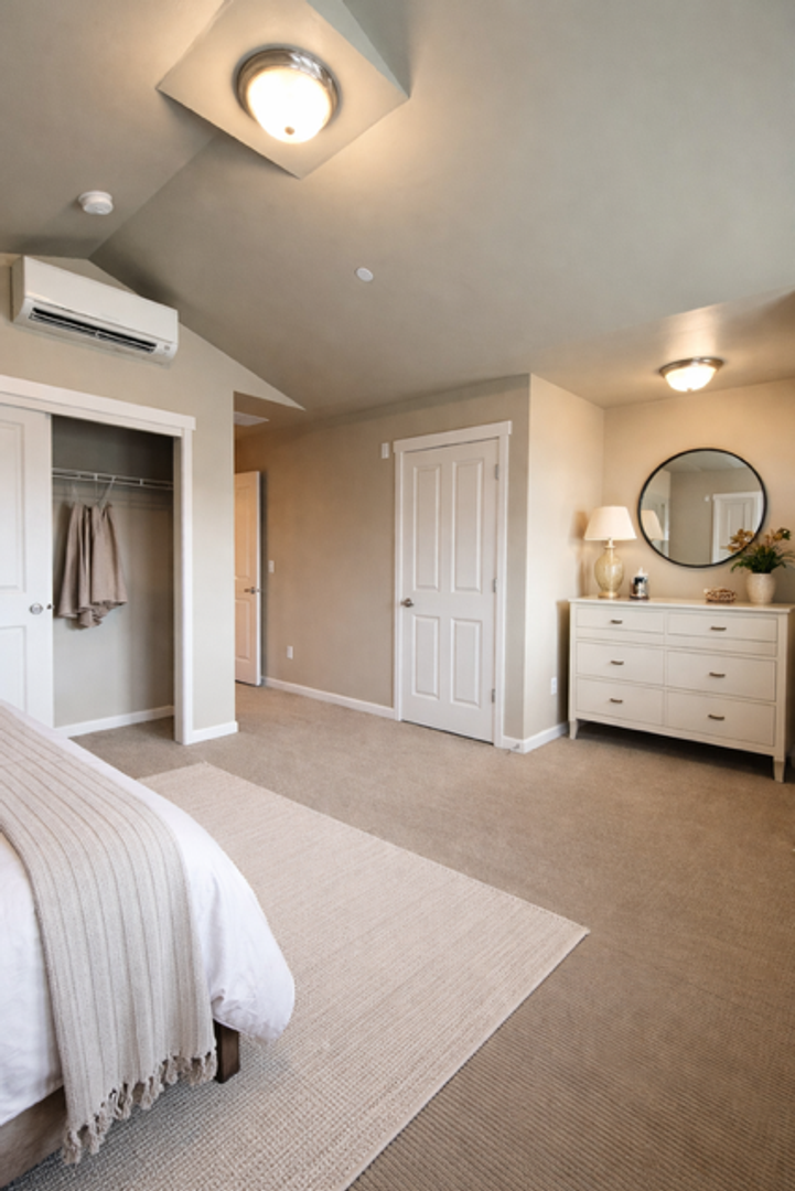 Olympia Apartment: 1330 Fones Rd SE