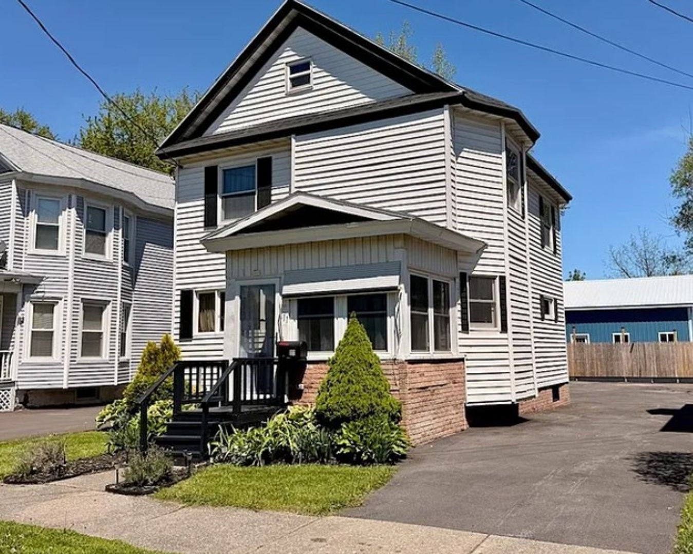 Fulton House: 111 W 1st St