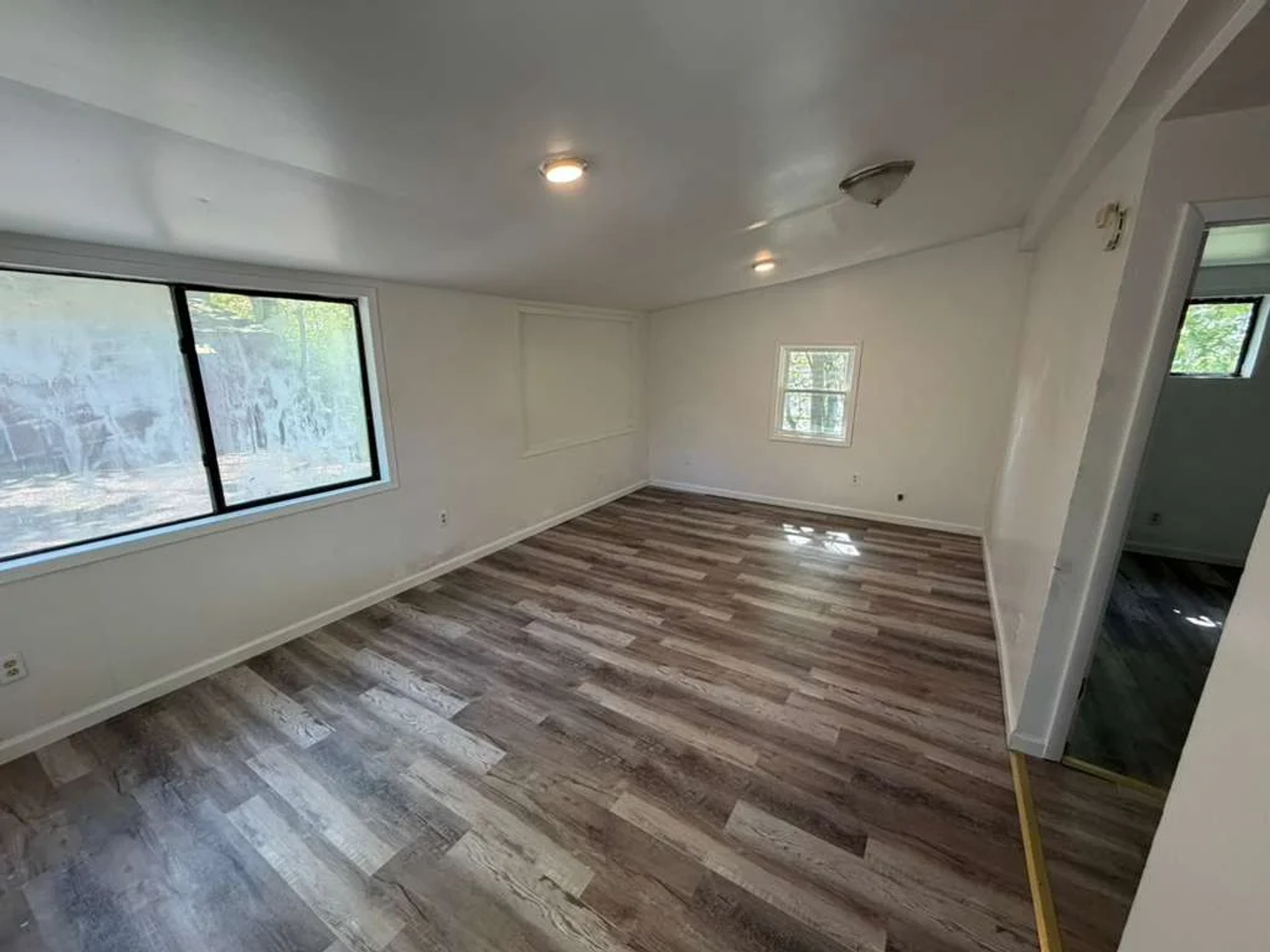 Fulton Apartment: 208 Utica St
