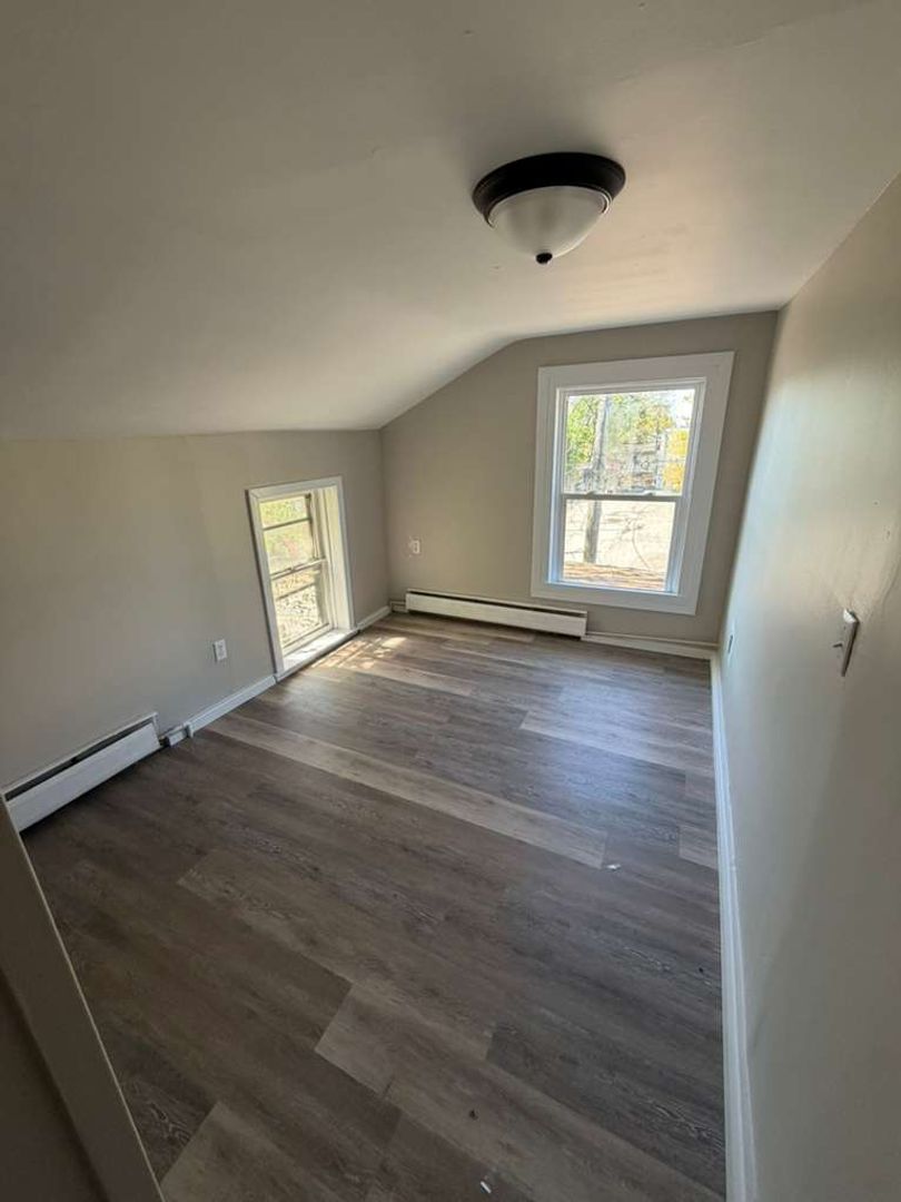 Fulton Apartment: 208 Utica St