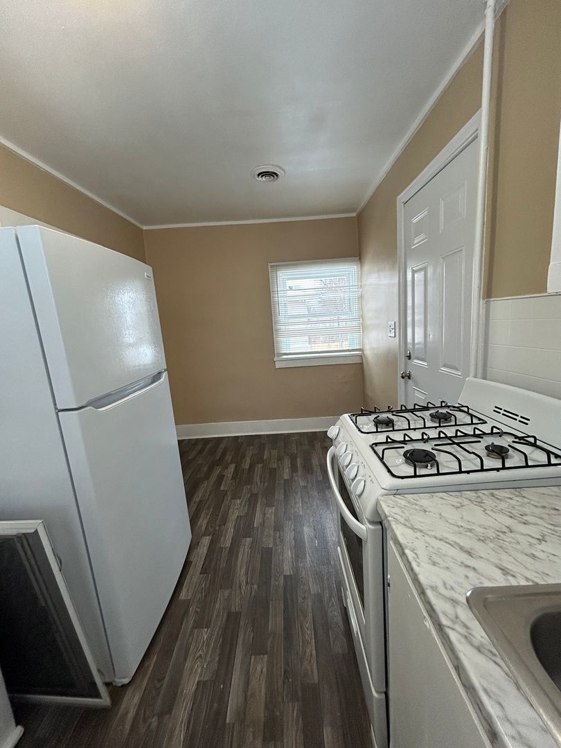 Fulton Apartment: 401 Hannibal St