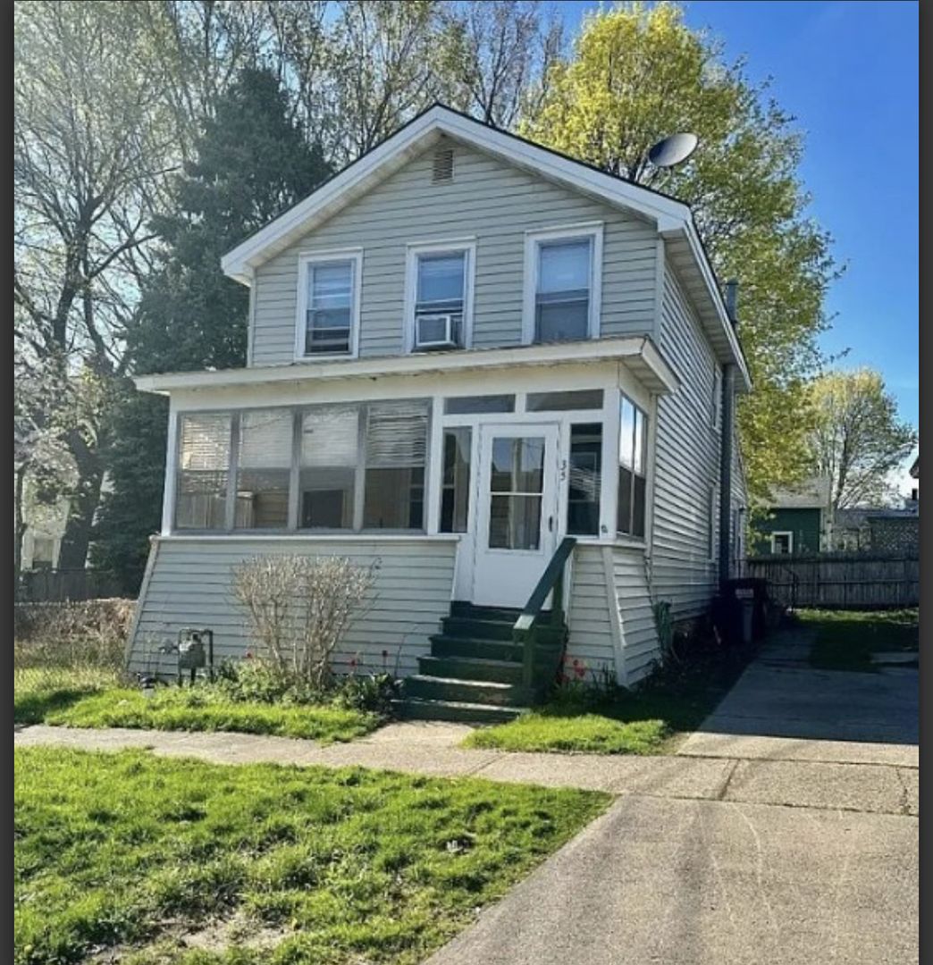 Oswego Apartment: 35 Lawrence St