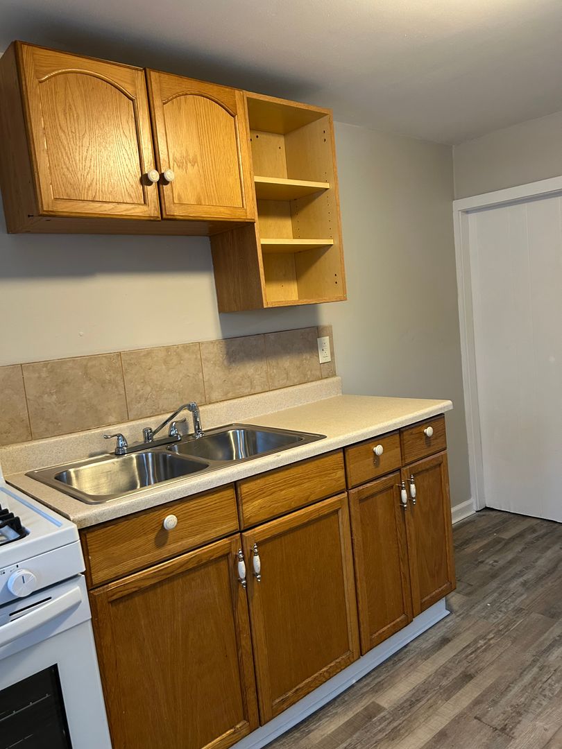 Fulton Apartment: 9-11 N 4th St.