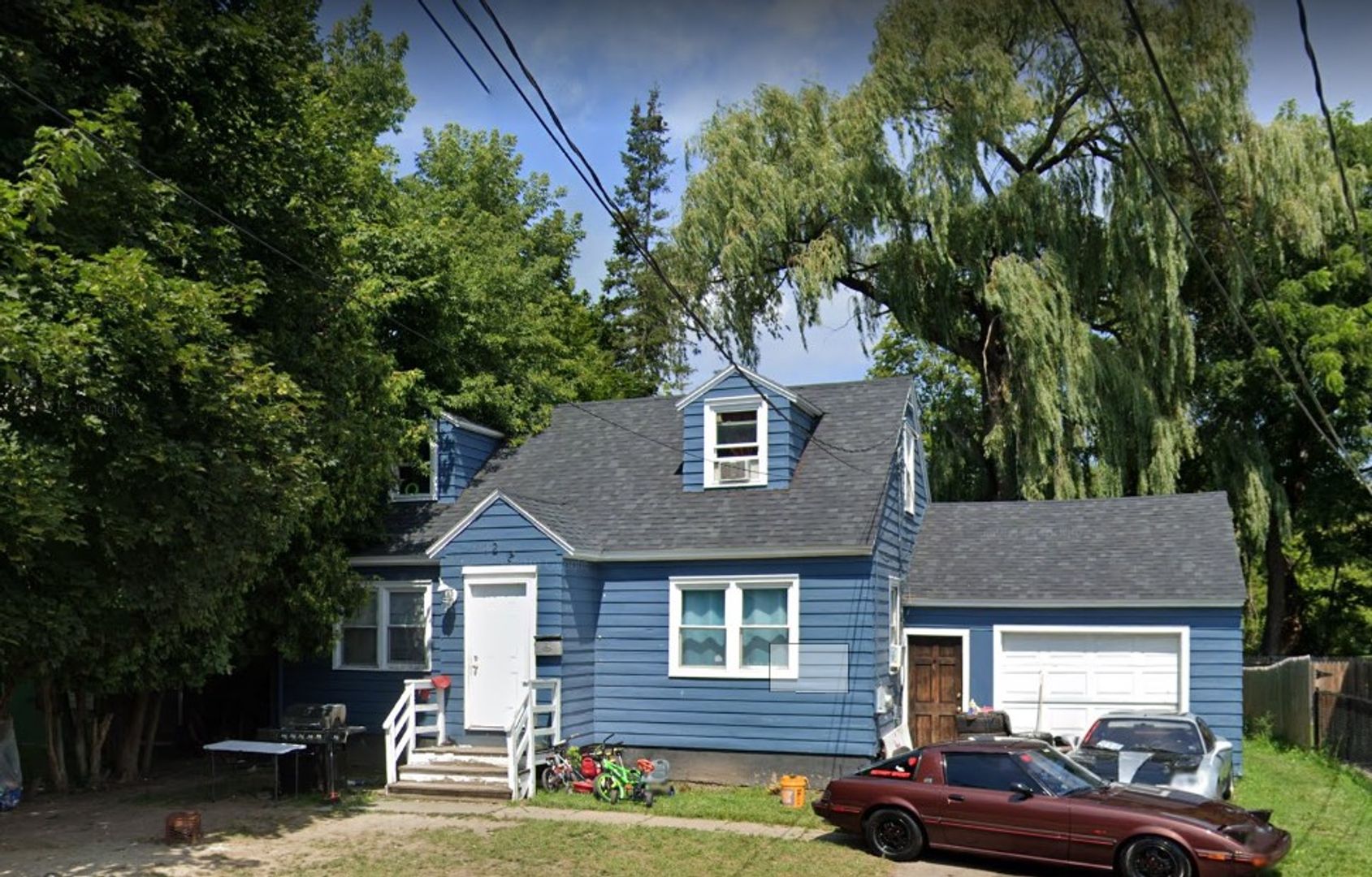 Syracuse House: 122 W Florence AVE