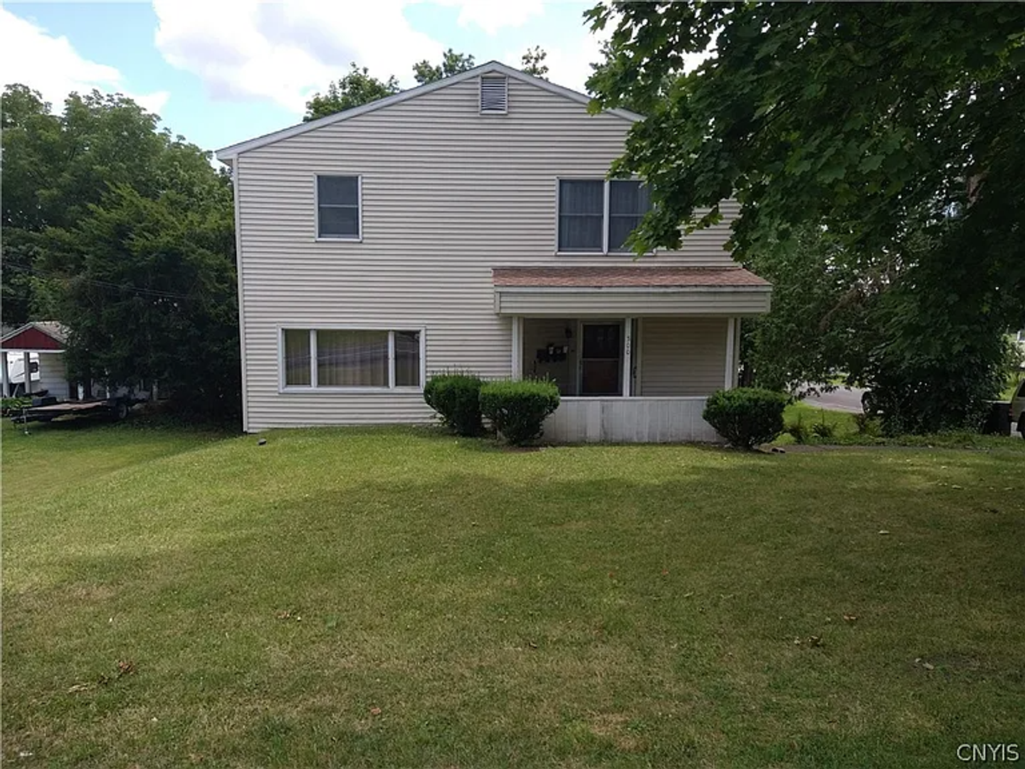 East Syracuse Apartment: 300 Kinne St