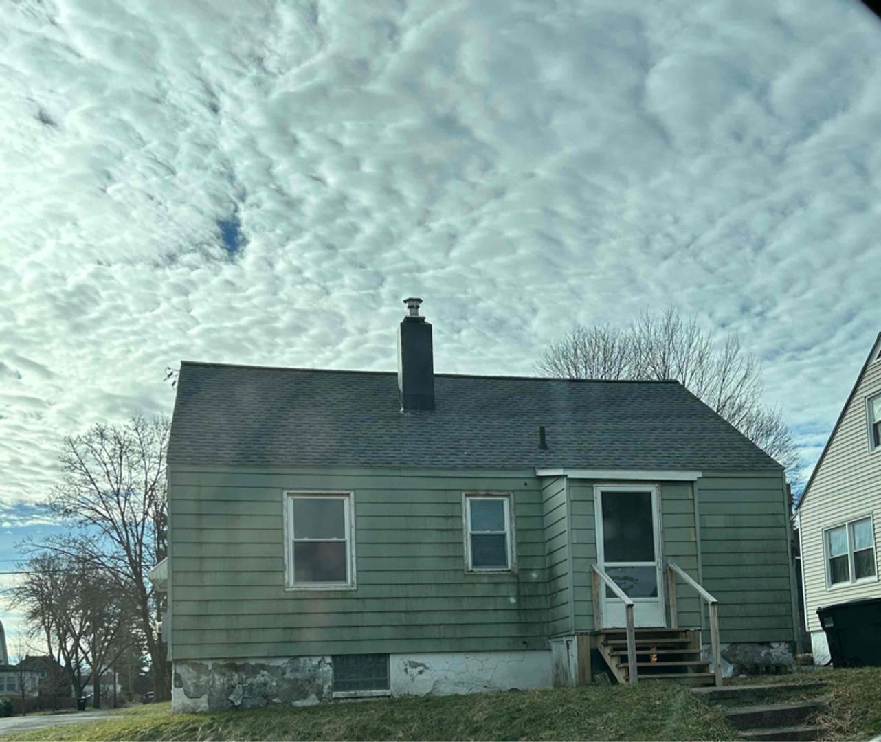 Syracuse House: 185 Harwood Ave