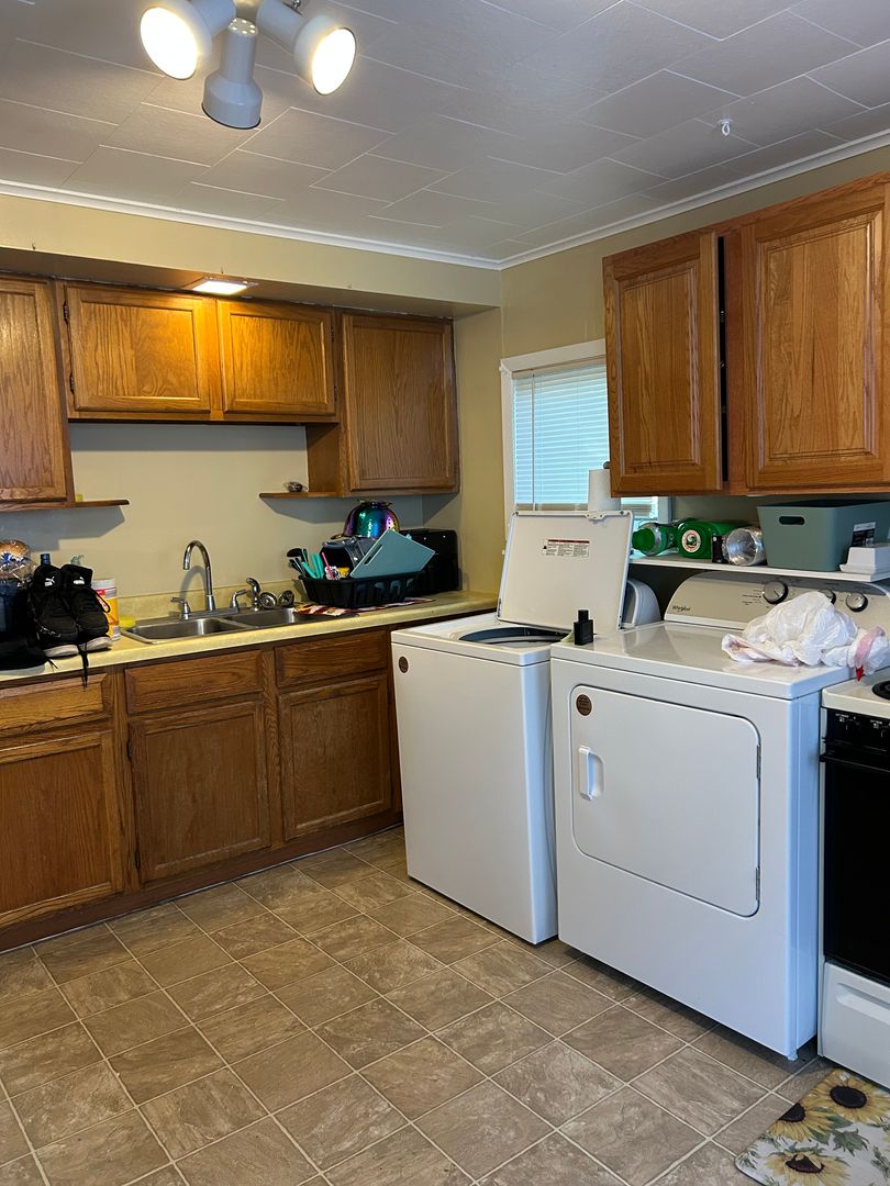 Oswego Apartment: 35 Lawrence St