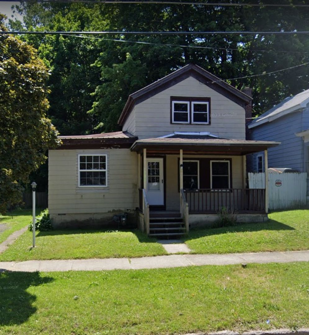 Oswego House: 118 E Cayuga