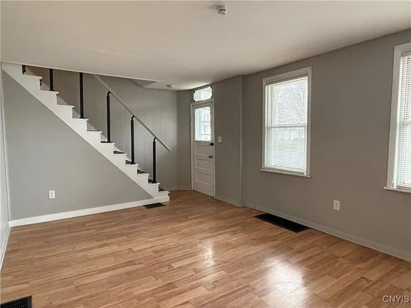261 W 5th St