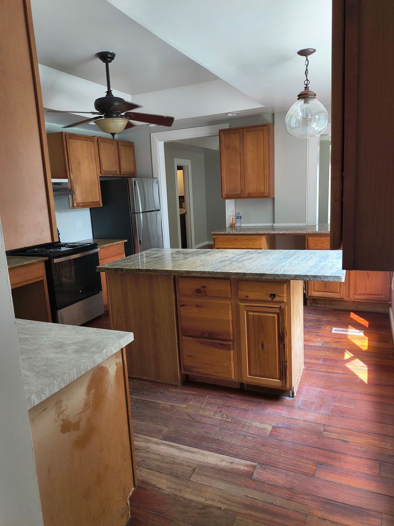 Fulton Apartment: 212 S 3rd St