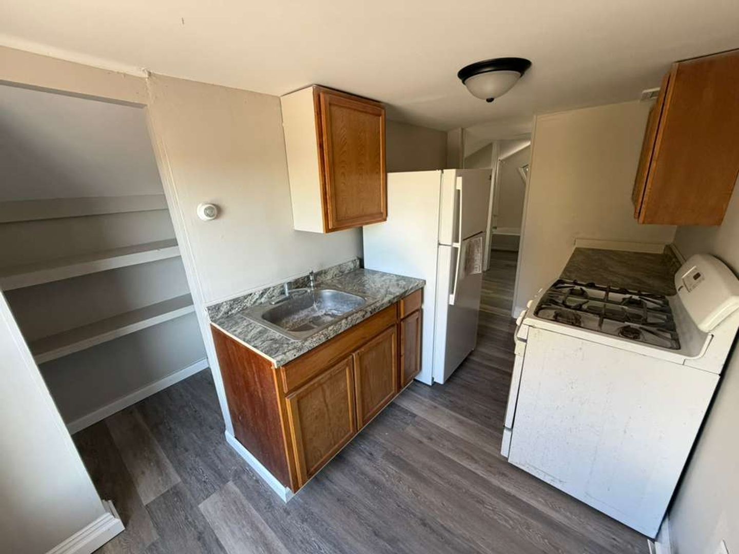 Fulton Apartment: 208 Utica St