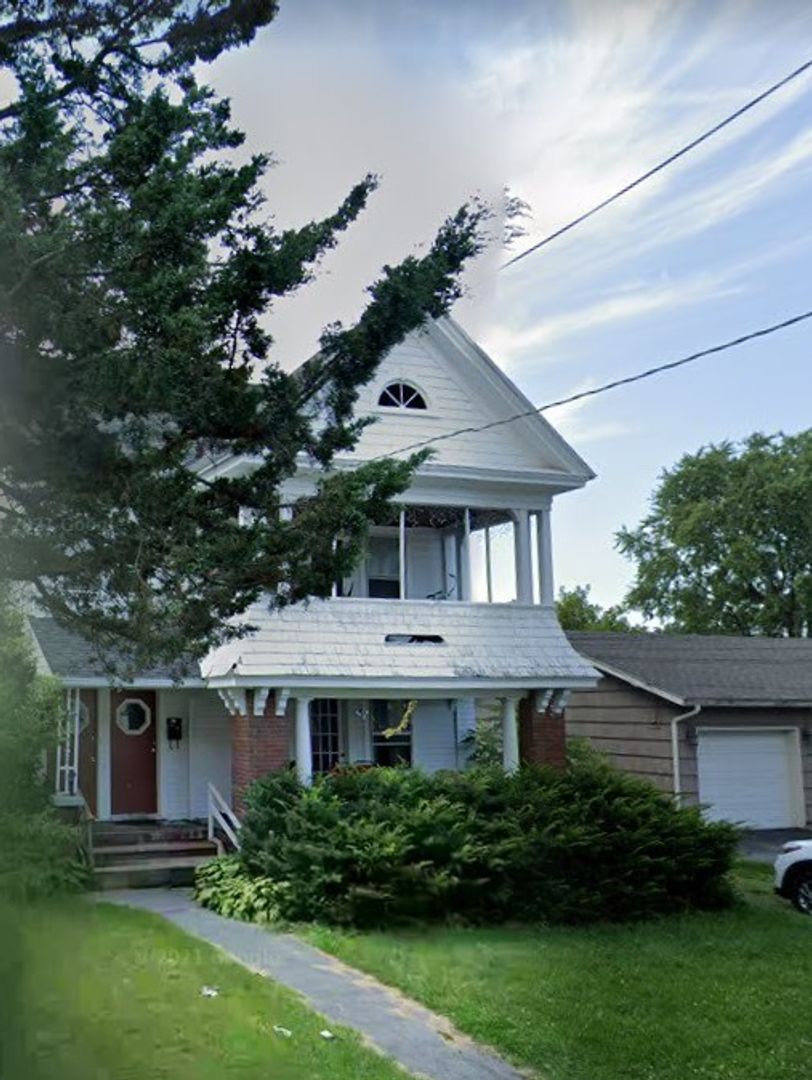 Syracuse Apartment: 220-222 W Genesse Park Dr.