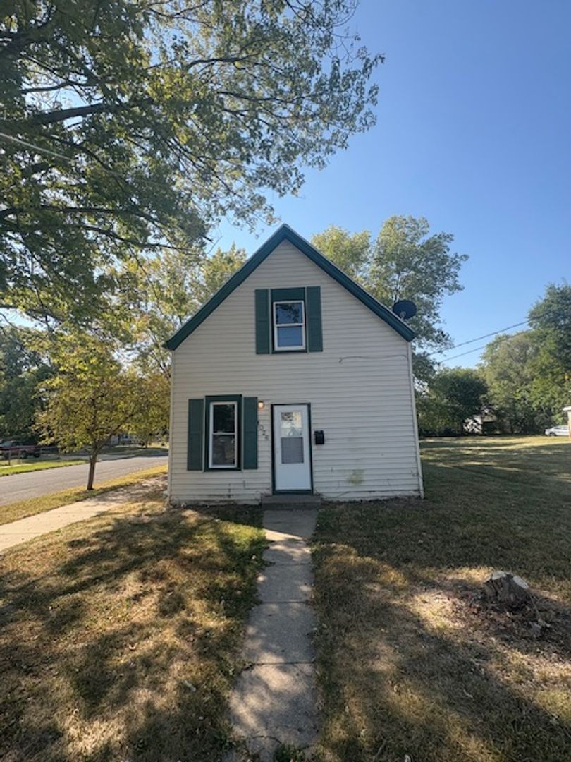 Peoria House: 1026 E Kansas St