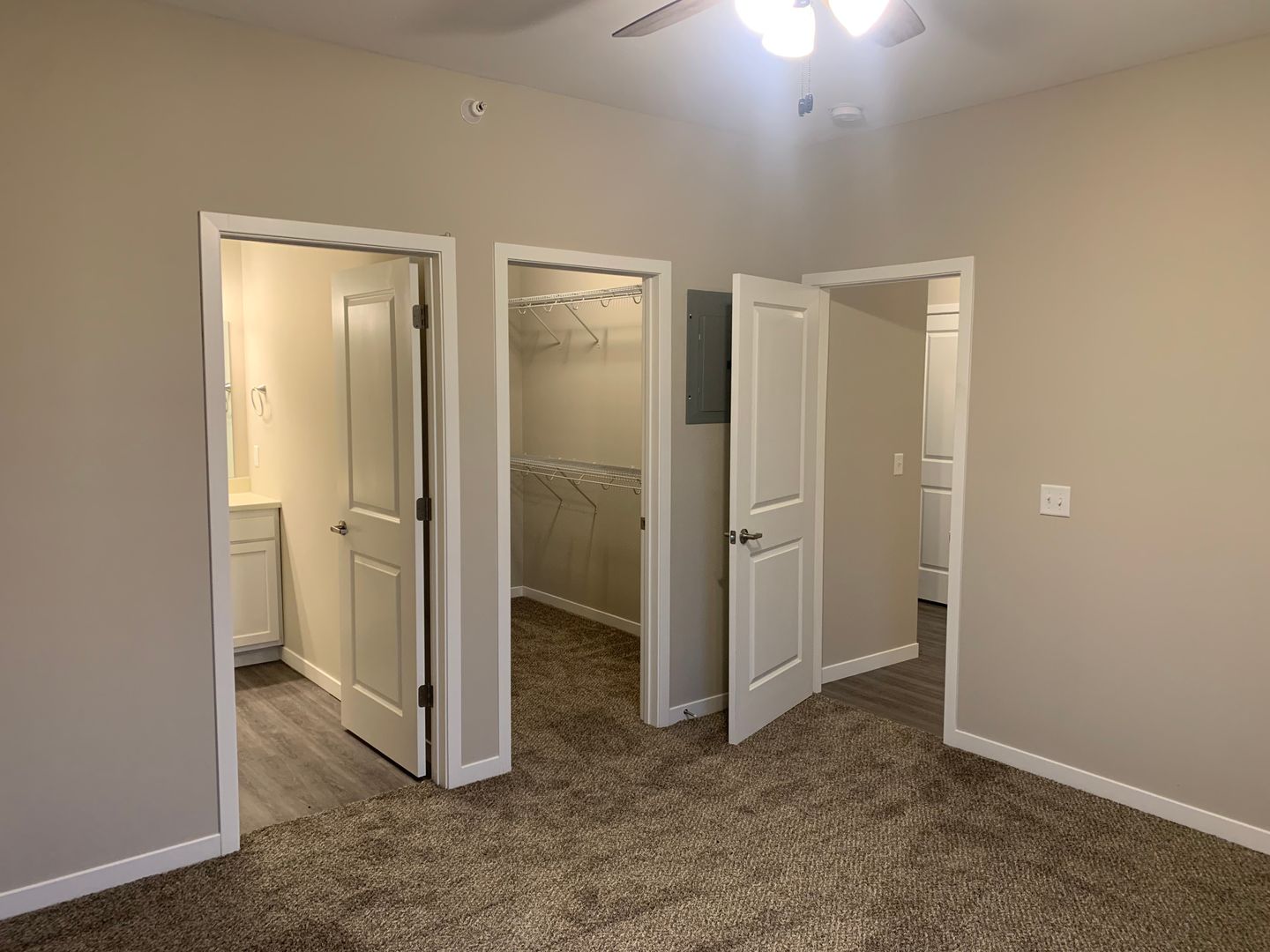 Washington Apartment: 100 Pheasant Run