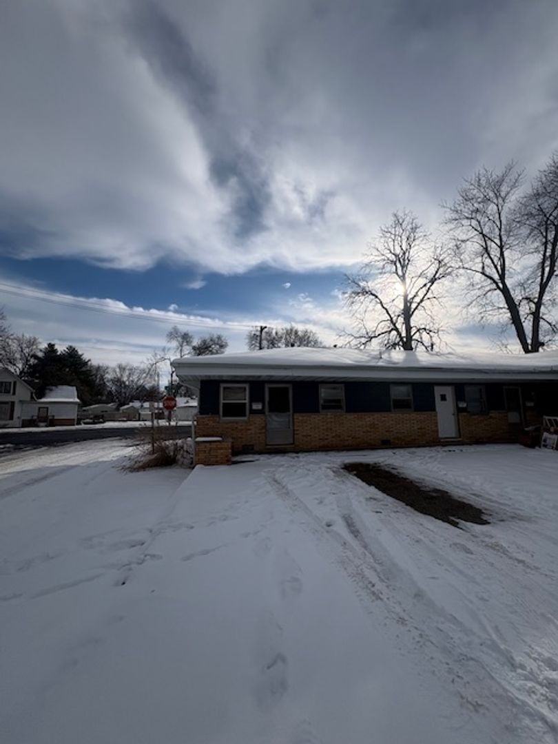 Pekin Apartment: 528 Henrietta