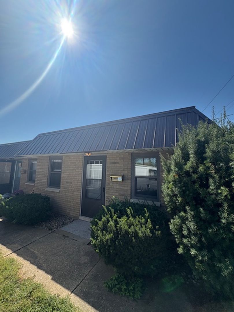 Pekin Apartment: 200 Matilda St - LEASE ONLY