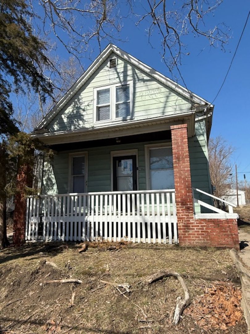 Peoria House: 903 W Brons Ave