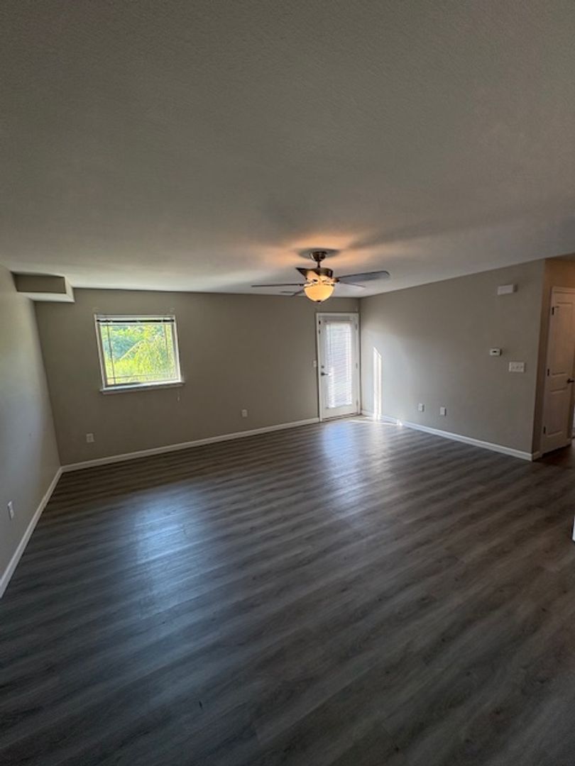 Washington Apartment: 100 Pheasant Run