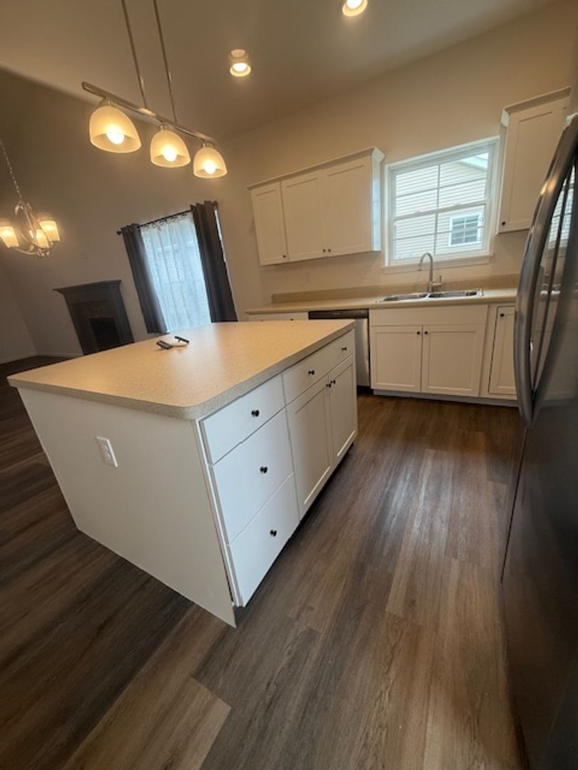 Washington House: 704 Stephanie Court