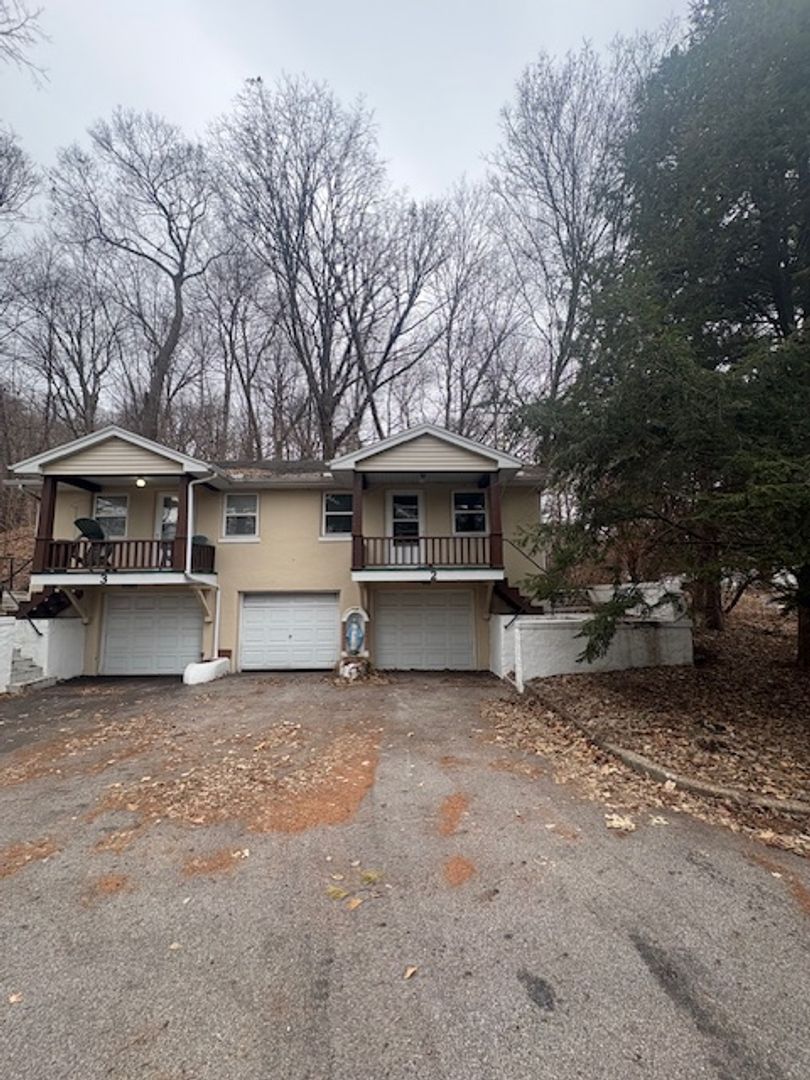 Peoria Heights Apartment: 1512 E Gardner Ln