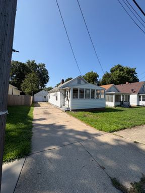 Freshly Turned 2-Bedroom House in Peoria — Move-In Ready, Appliances Included – photo 1