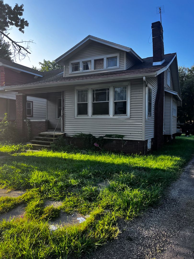 818 E McClure Ave 4 of 8