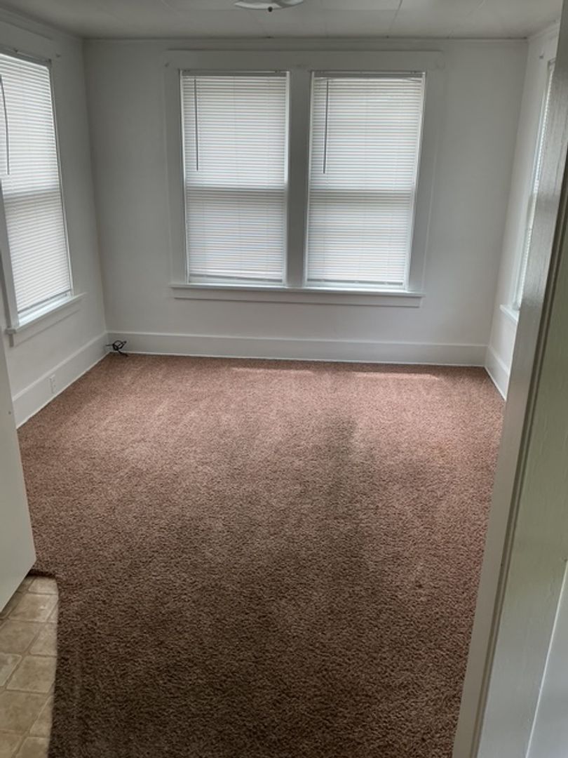 Peoria Heights Apartment: 1512 E Gardner Ln