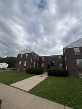 SPECIAL 1/2 OFF FIRST MONTH RENT: Spacious 2 bedroom, 1.5 bathroom Apartment in Peoria – photo 1
