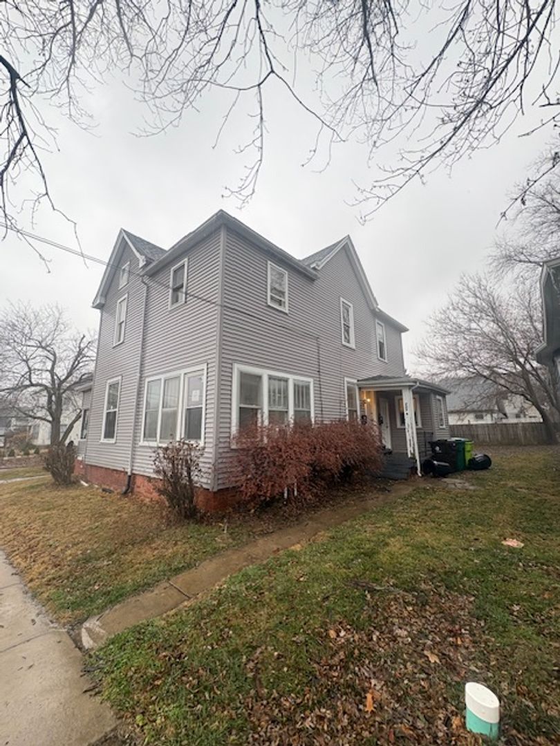 Peoria Apartment: 723 W Armstrong Ave