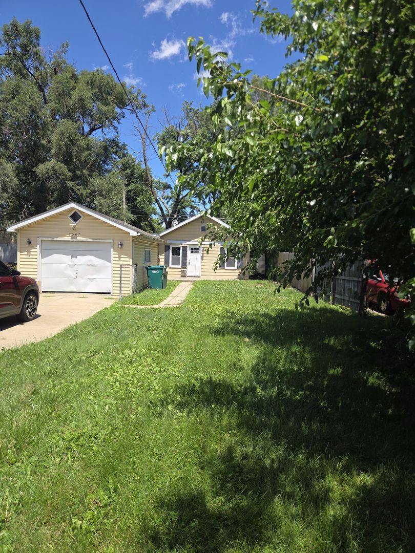 Peoria House: 2507 W Laura Ave