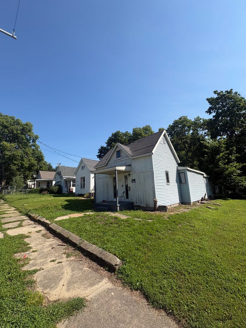 Peoria House: 202 Van Buren St
