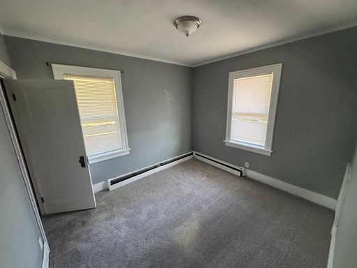 2 Bedrooms / 1 Bath for Rent in a 4 Unit building – photo 1
