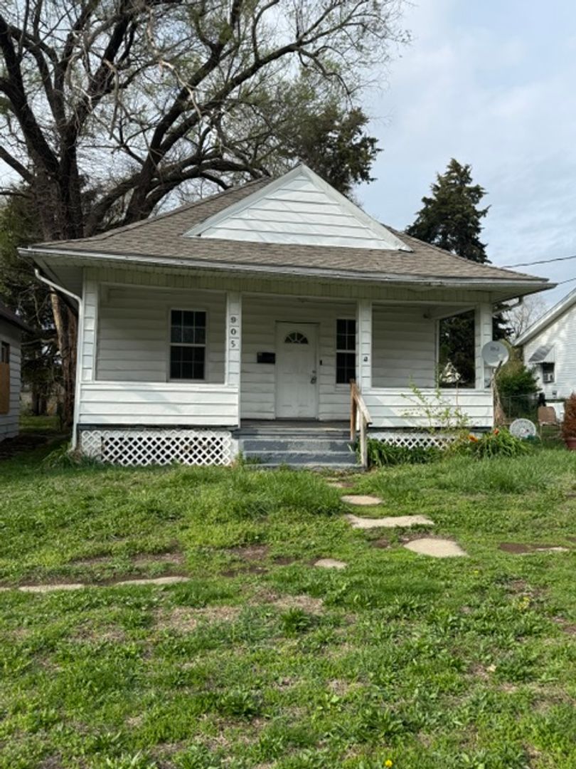 Peoria House: 905 W Thrush Ave