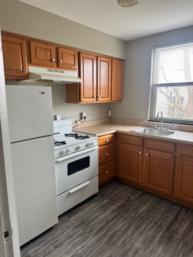 Peoria Apartment: 4809-4819 Knoxville Ave