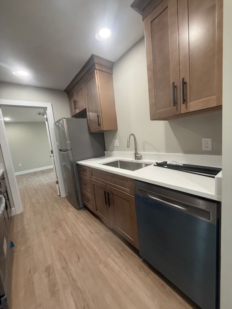 East Peoria Apartment: 1910 Springfield Rd