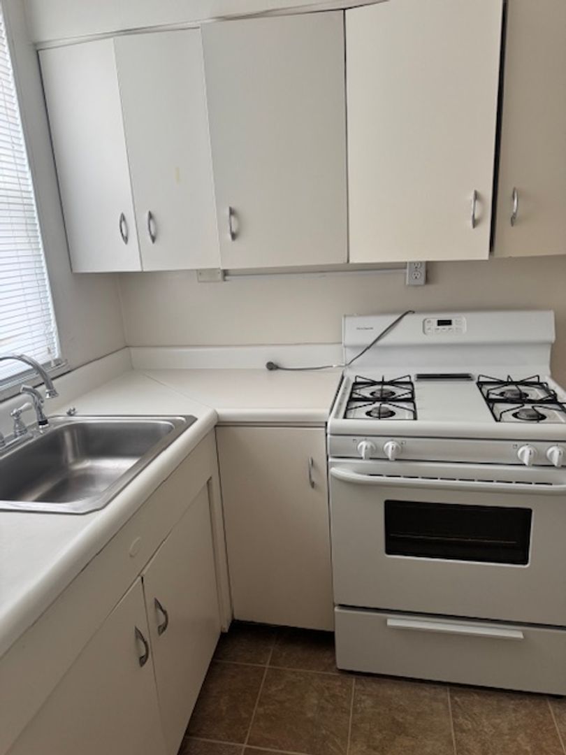 Peoria Apartment: 4809-4819 Knoxville Ave