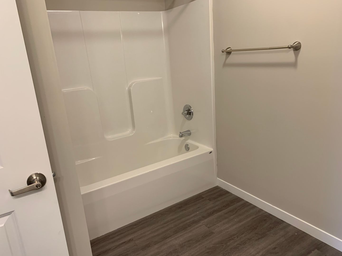 Washington Apartment: 100 Pheasant Run