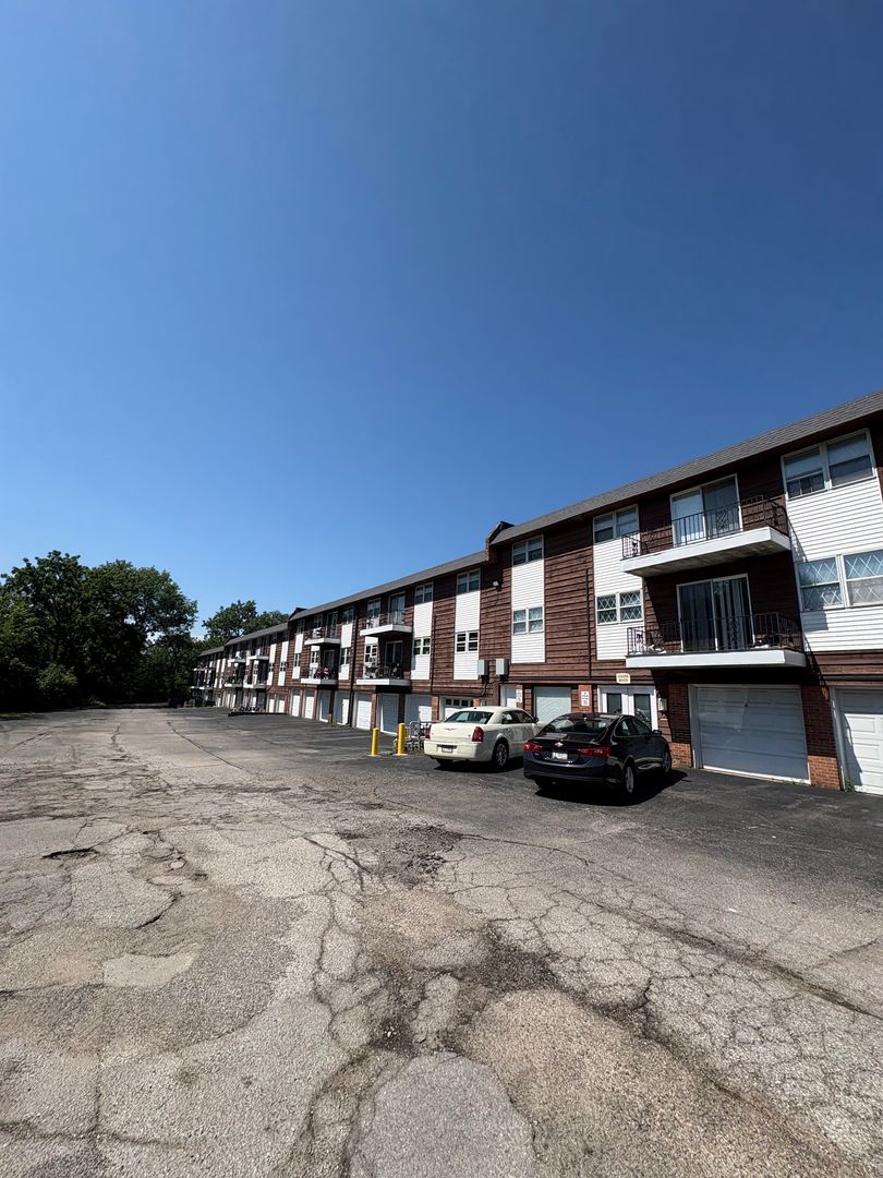 Peoria Apartment: 7217 N University St,