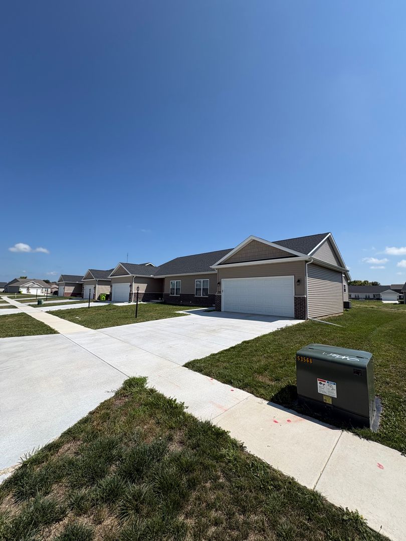 Washington House: 701 Stephanie Ct