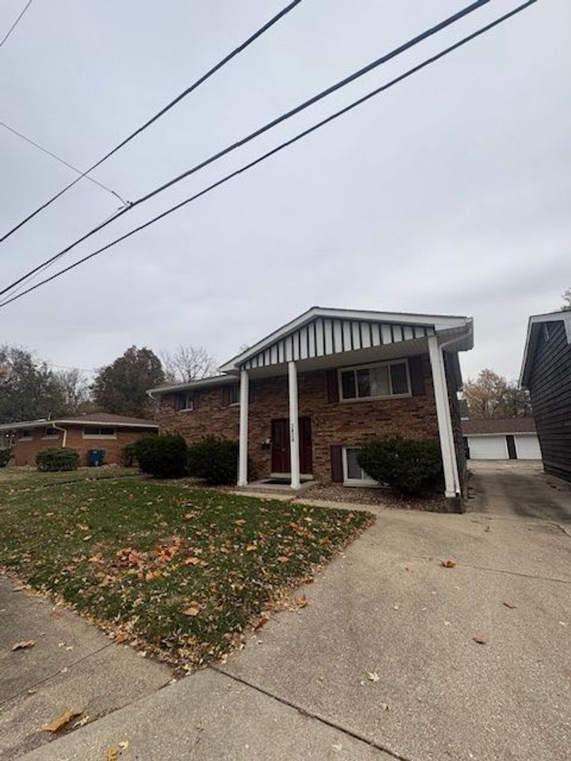 Peoria Apartment: 3406 N Missouri Ave